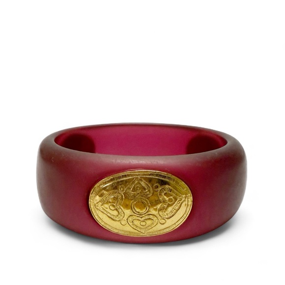 Vintage Jewelry - Vintage Plum Frosted Lucite Etched Heart Medallion Chunky Bangle Bracelet